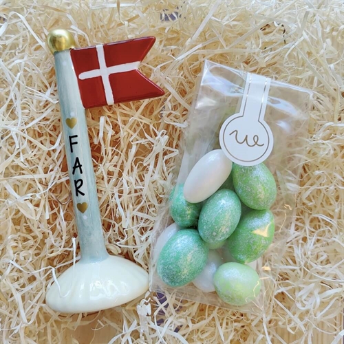 Lille gave med Far flag og chokolade