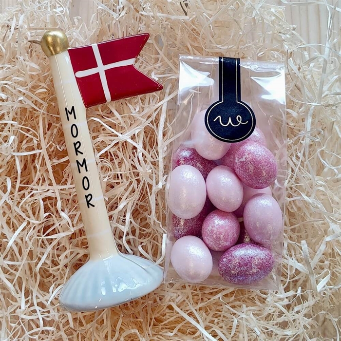 Lille gave med chokolade til mormor
