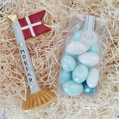 Lille gave med chokolade til morfar