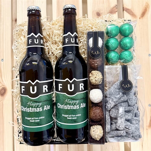 Julegavekurv med juleøl, chokolade og lakrids 