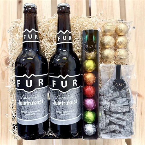 Julegavekurv med Fur øl, chokolade og lakrids 