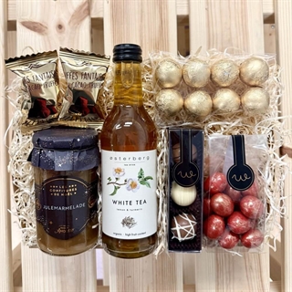 Julegavekurv med julemarmelade og Tea