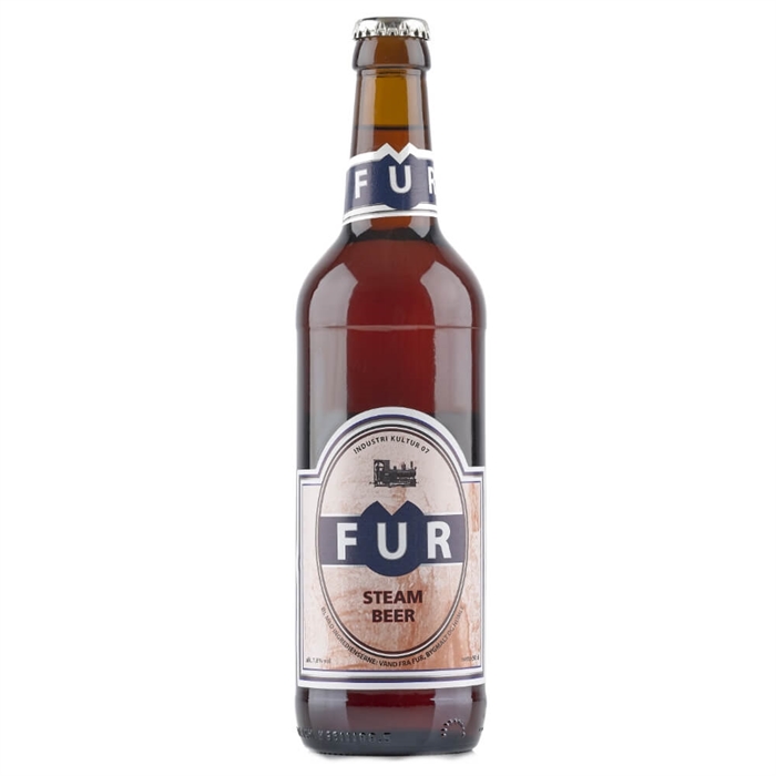 Flaske med FUR - STEAM BEER. Etiket viser "FUR", "STEAM BEER" og alkoholindhold "4,7%".