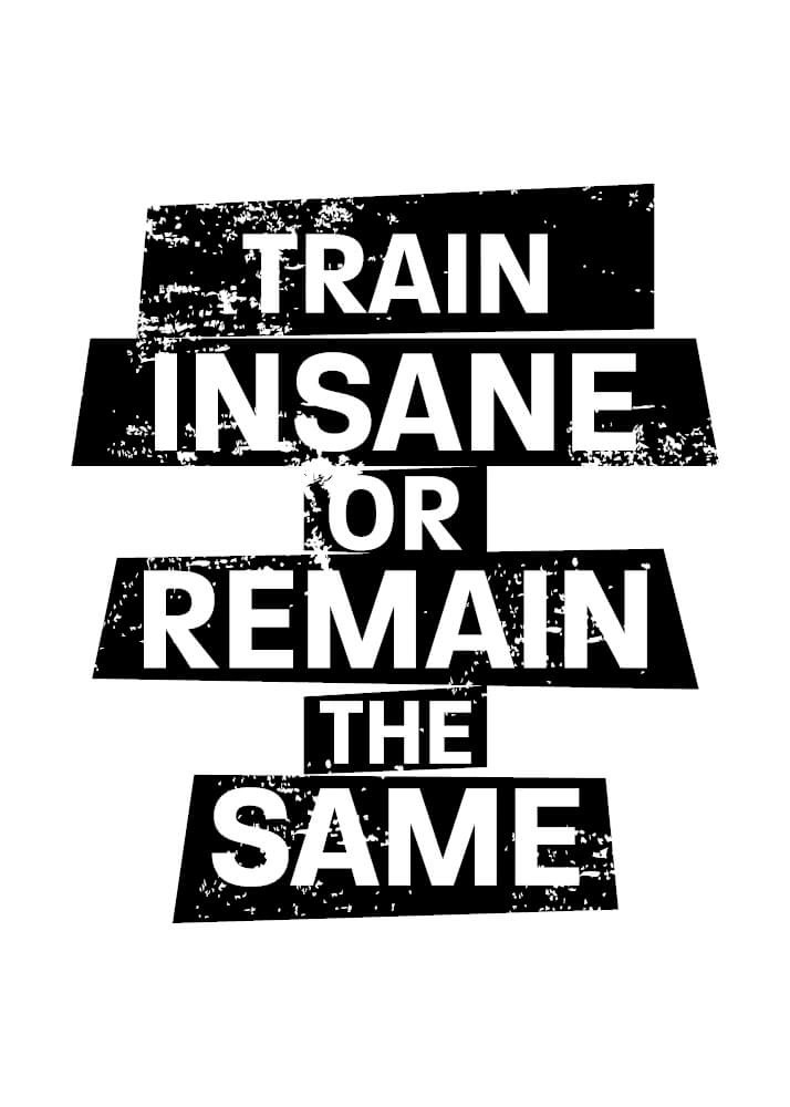 Plakat med sort tekst, Train insane or remain the same, på hvid baggrund