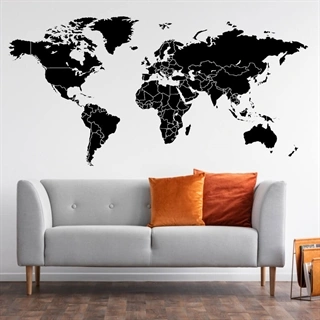  Flot og stilren wallsticker med verdenskort med optegnet landegrænser. Perfekt at have hængende over sofaen eller over sengen.
