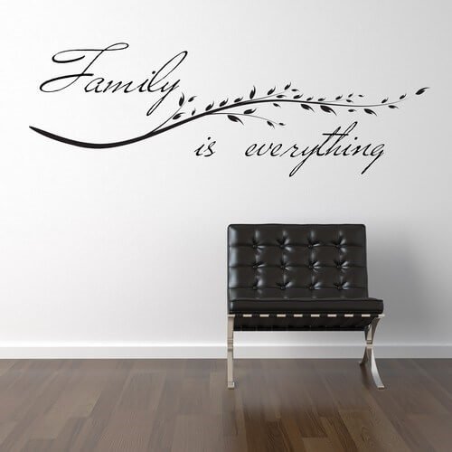 Wallsticker tekst med family is everything