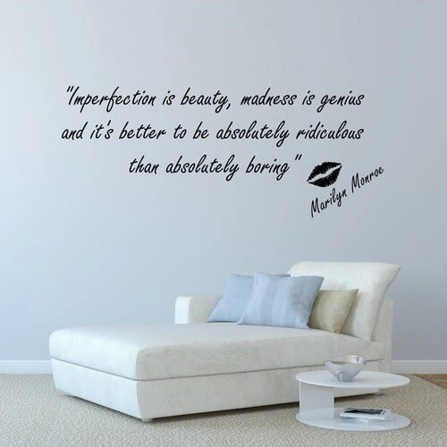 Imperfection is beauty - wallstickers med et citat fra Marilyn Monroe