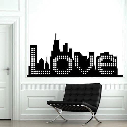 Mega fed wallsticker af en by hvor teksten love er skrevet inde i den. love city