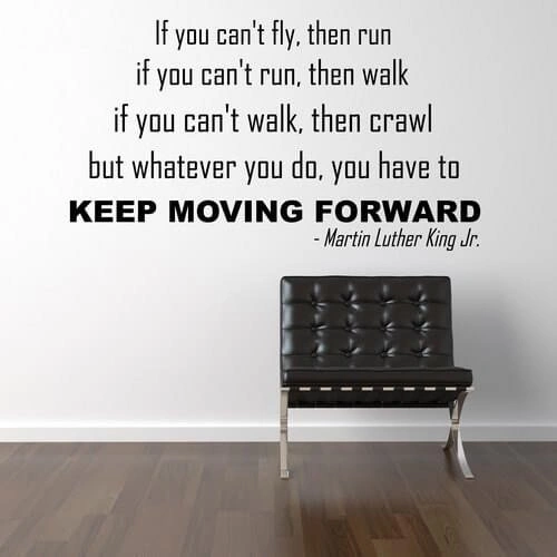 Wallstickers citat med teksten. Keep moving forward