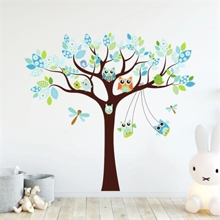 En printet wallstickers med et flot blå ugletræ