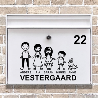 Postkasse sticker med illustration af familie og husdyr
