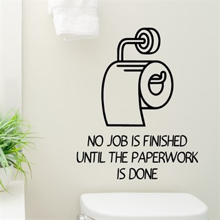 Wallsticker til badeværelset med sjov tekst "No job is finished until the paperwork is done" og med illustration af toiletrulle.