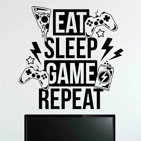 Wallsticker med tekst EAT SLEEP GAME REPEAT PIZZA og illustration af 2 controllers, pizza, sodavand, skærm