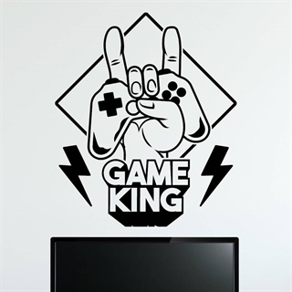 Wallsticker med hånd som holder i en controller samtidigt som den laver sejrstegn. Under er teksten GAME KING.