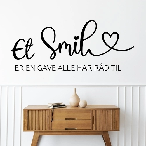 Et smil er en gave wallsticker skrevet med store bogstaver