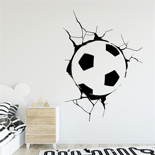 En Wallstickers med fodbold der sidder fast i væggen!