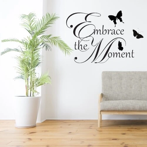 Wallstickers med en engelsk ordsprog - Embrace the moment