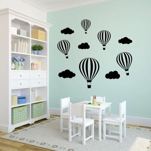 Flyv af sted med denne wallstickers med luftballoner og skyer  