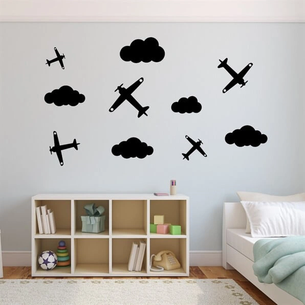 Flyv af sted med denne wallstickers med flyvemaskiner og skyer  